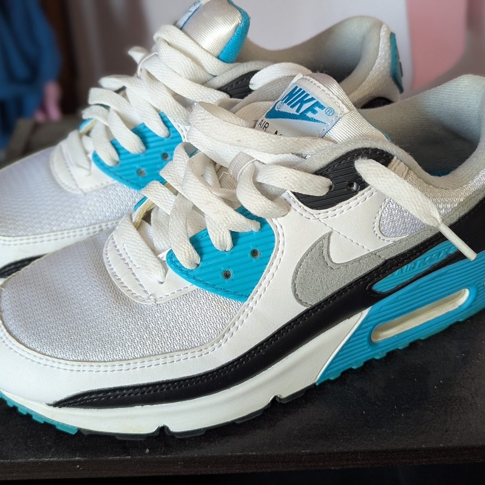 Nike Air Max - Excellent Condition - Mens 7/Women's 8.5